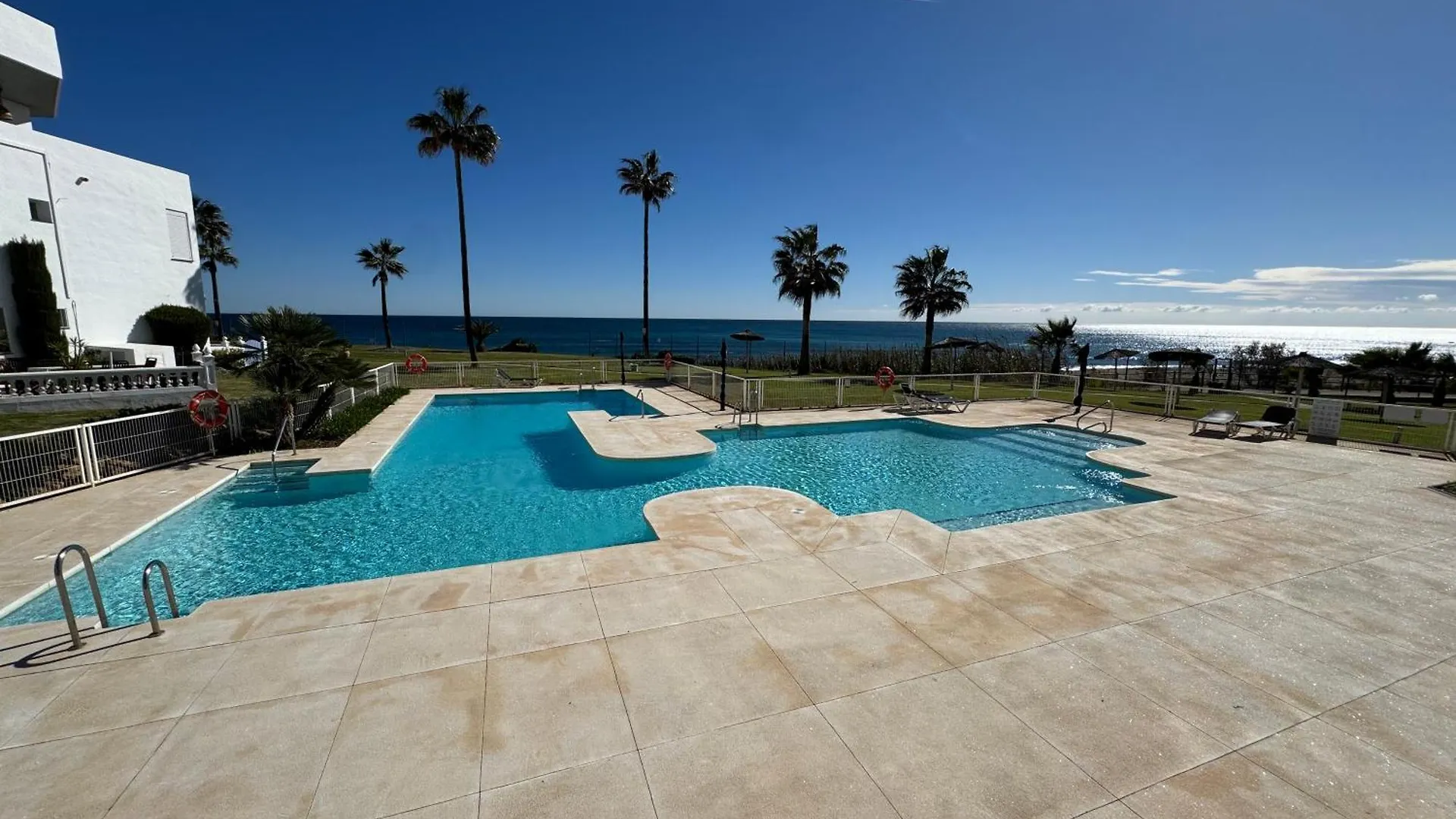 Atico Al Lado Del Mar Con Jacuzzi Apartment Bahia de Casares